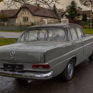 Mercedes-Benz 200 W110