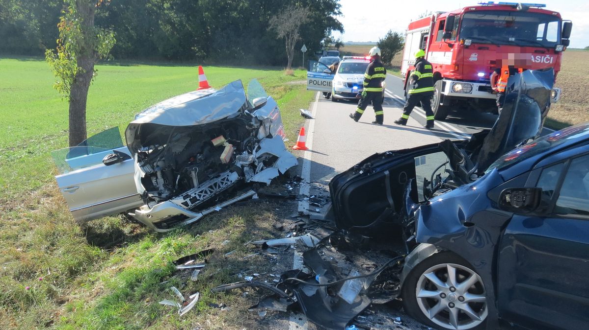 Počet úmrtí na českých silnicích neklesá, nehod o prázdninách přibývá