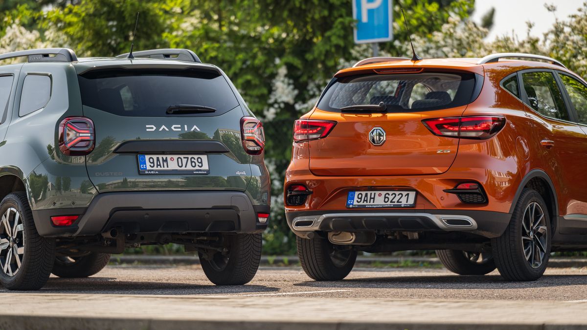Pět očekávaných aut roku 2024 pro normální lidi: Tyto modely stále nabídnou spalovací motory, některé za super peníze