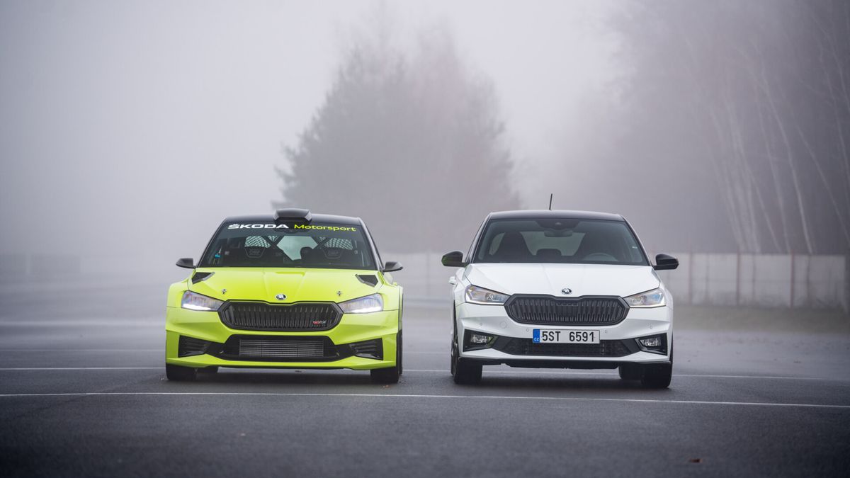 Škoda Fabia dvakrát jinak: Z produkčního Monte Carla v závodním speciálu RS Rally2 moc nezbylo