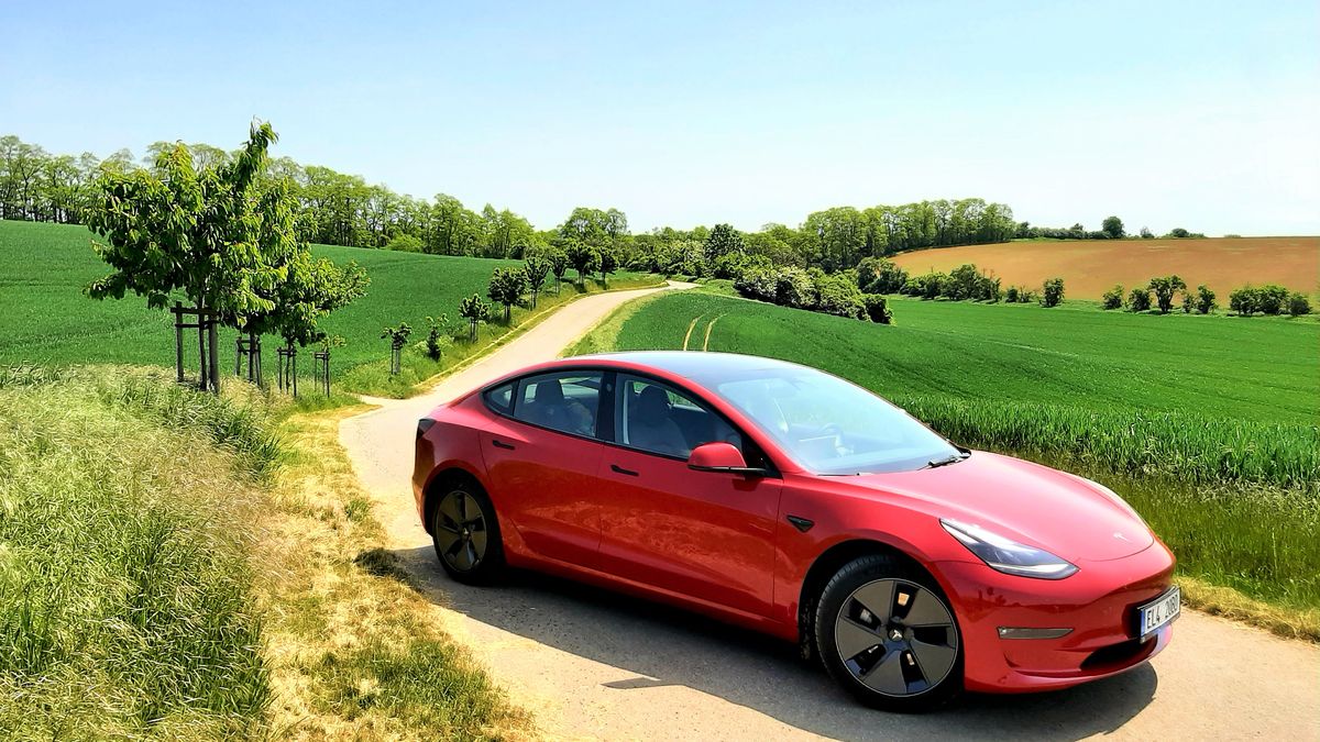Tesla totálně propadla v renomovaném žebříčku spolehlivosti. Německá společnost TÜV udělila Modelu 3 nejhorší hodnocení