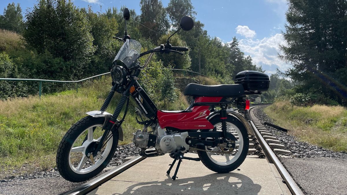 Český moped, vzácná Tatra 613, český Rolls-Royce a mistrovský titul, který nikoho nezajímal – Týden v Garáži