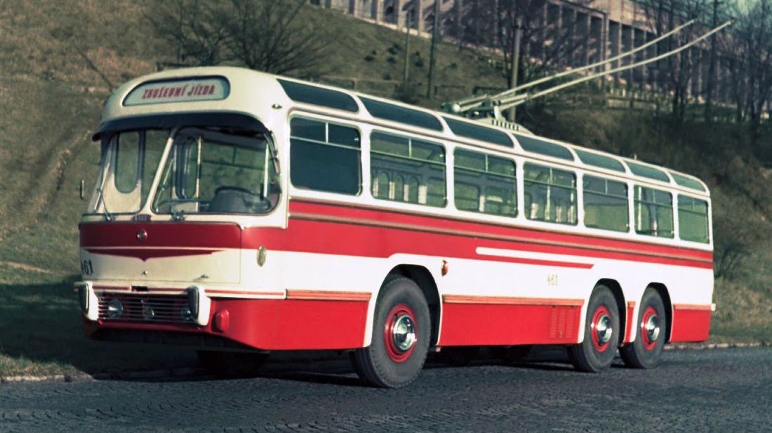 Kopřivnická Tatra vyráběla i trolejbusy. V padesátých letech chystala do výroby nádhernou novinku T401, zůstalo jen u prototypu