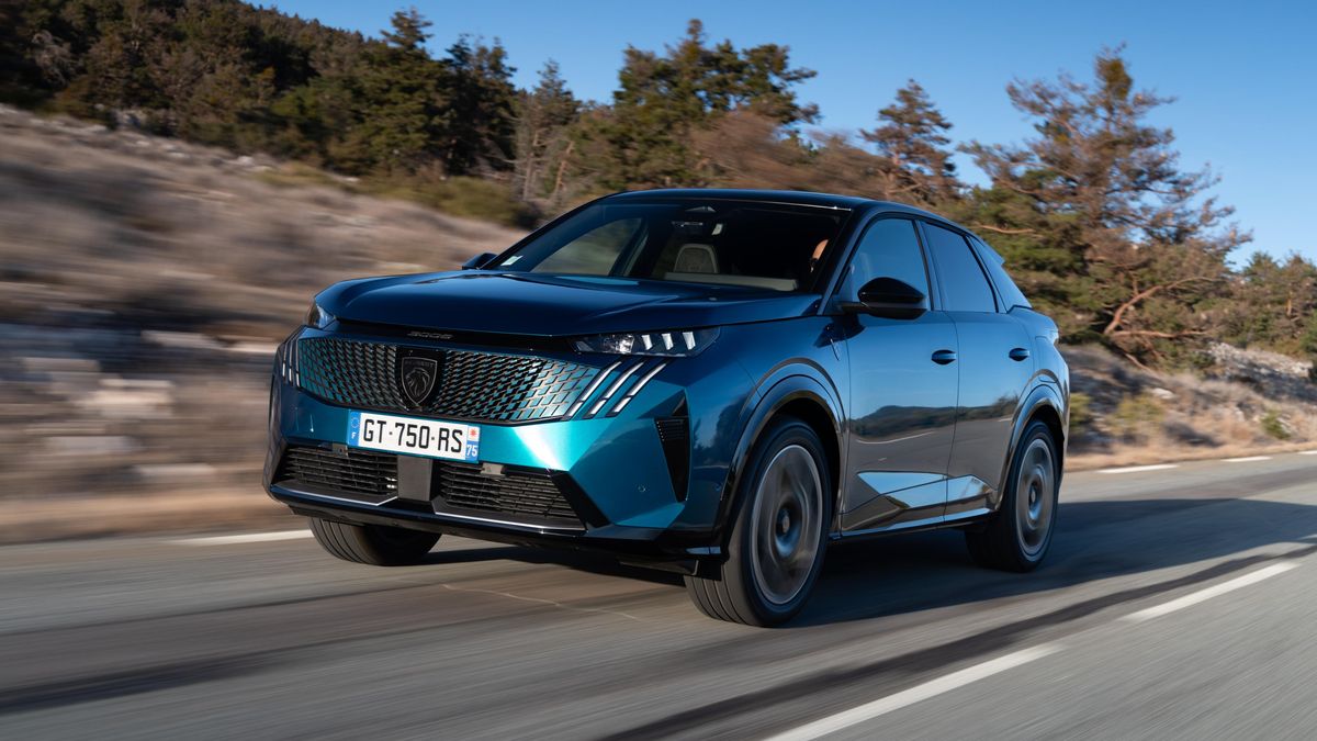 Fešák z Paříže má české ceny: Peugeot 3008 koupíte za cenu Karoqu, na levnější spalováky si ale ještě počkáme