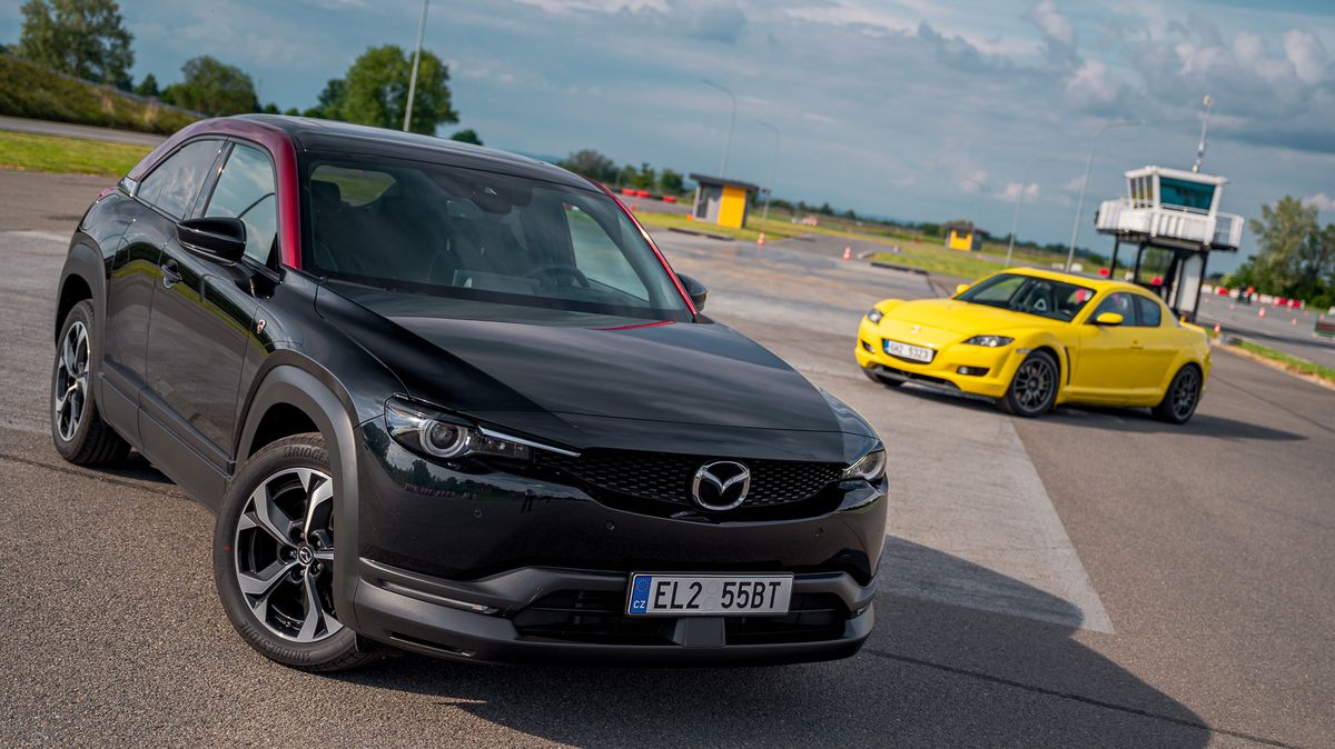 Mazda se rozhodla svůj neúspěšný elektromobil zachránit dopingem v podobě Wankelova motoru. Pořád je to spíš auto pro nadšence