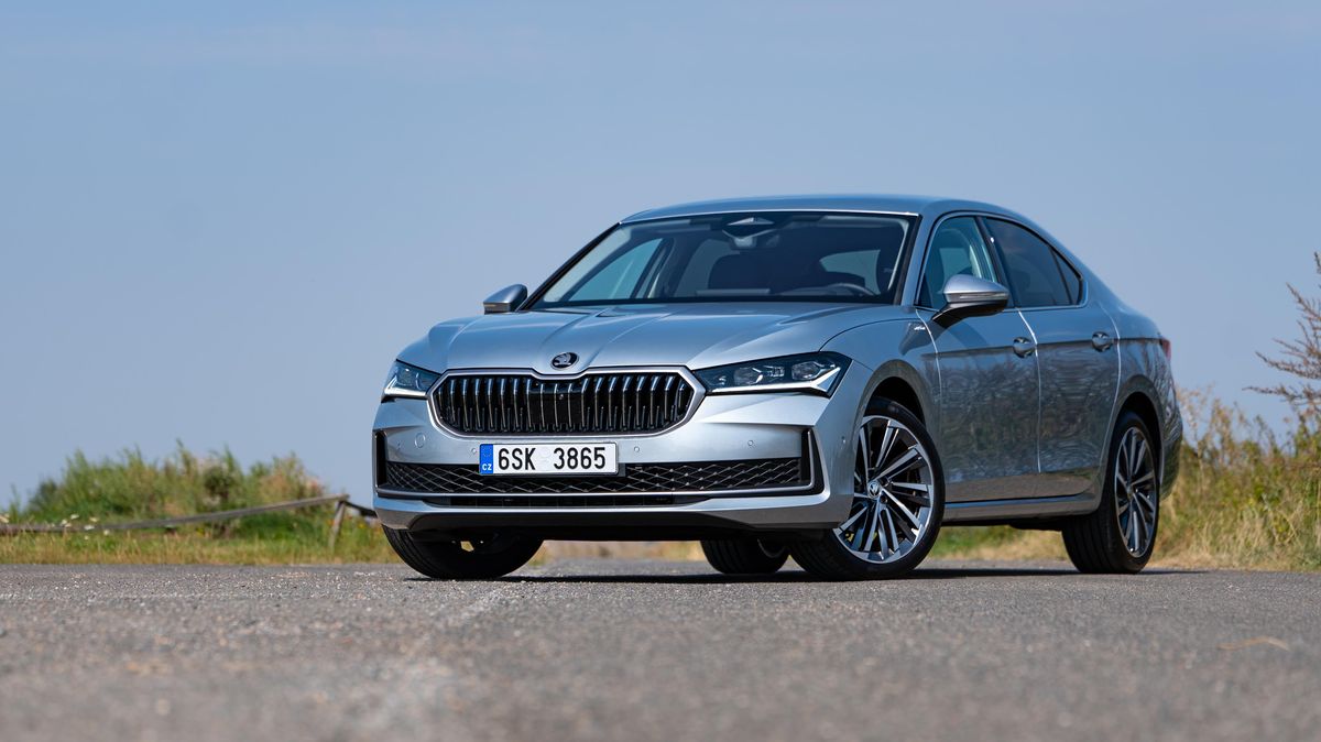 Škoda Superb s vrcholnou výbavou a slabším dieselem je skvělý žrout kilometrů, který ohromí spotřebou i komfortem