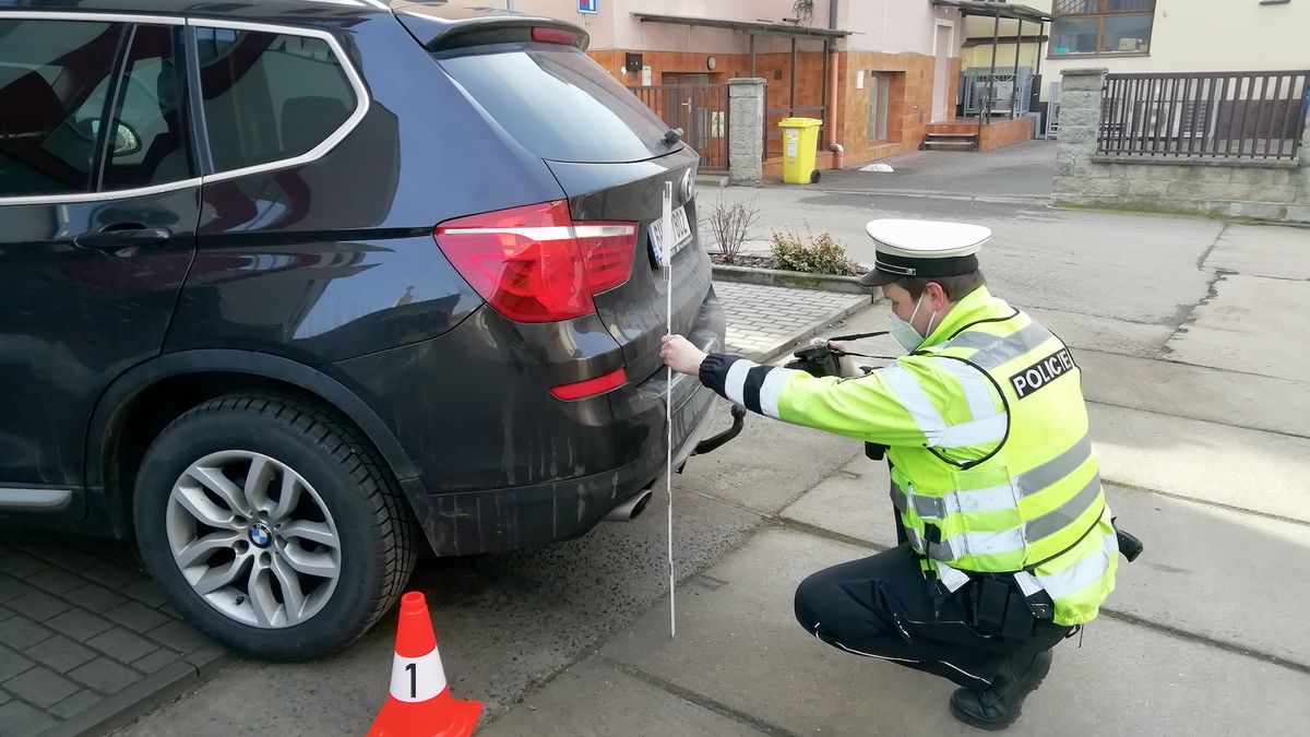 Nehody na parkovištích jsou věda: Jednou na místo volat policii musíte, jindy je to zbytečné. Pojišťovna navíc neplní škodu vždy