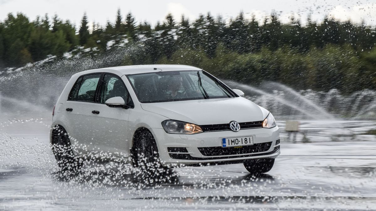 Hlavně nekupujte ty nejlevnější: Test značkových letních pneumatik 225/45 R17