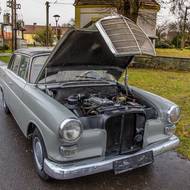 Mercedes-Benz 200 W110