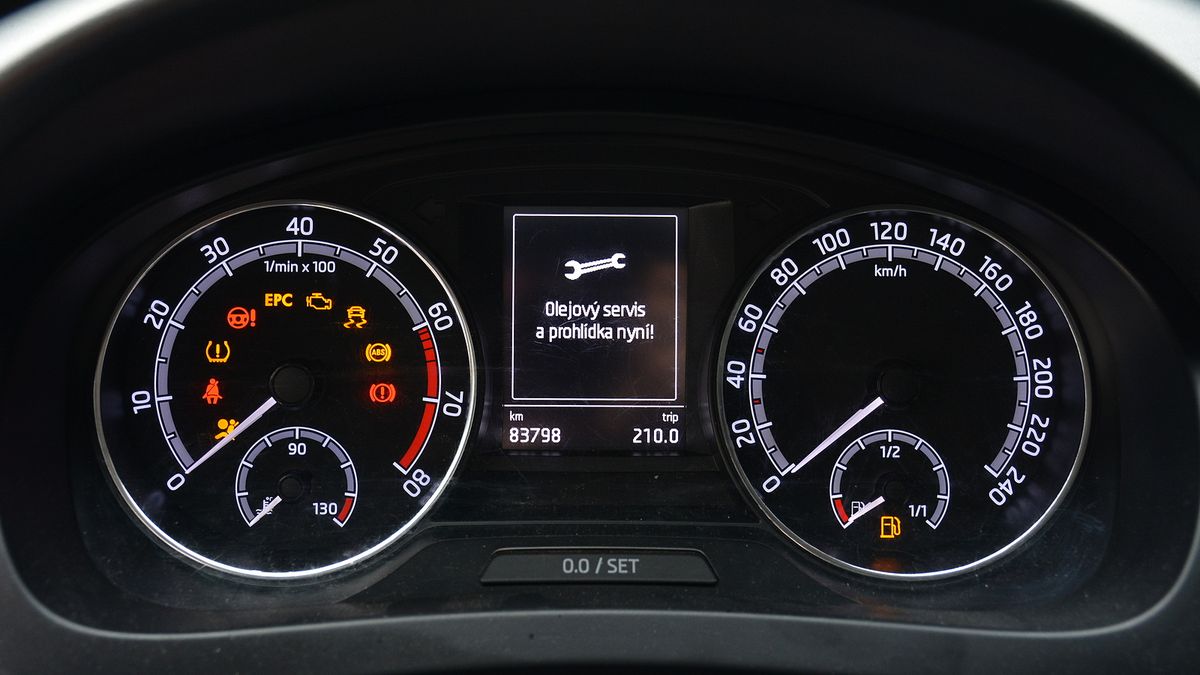 Jak poznat, že chce auto do servisu? Ne všechna vám to řeknou, jiná se nahlásí servisu sama