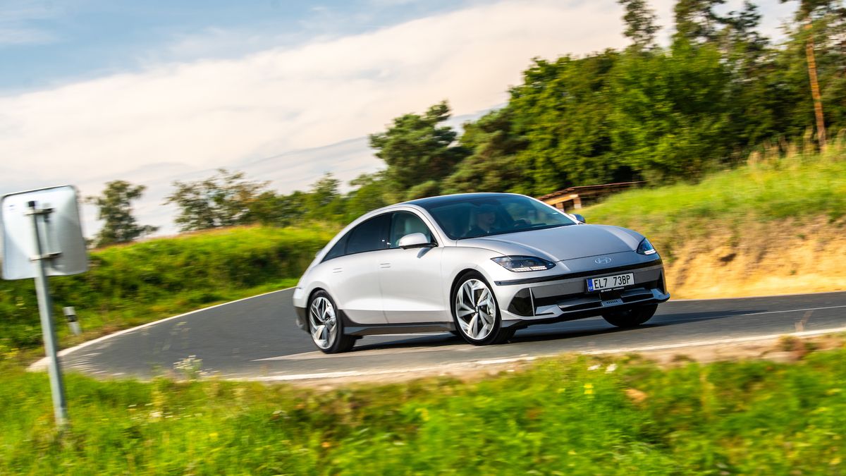 Hyundai Ioniq 6 jako cestovní vůz dohání naftové polykače kilometrů, dokonalou náhradou však není