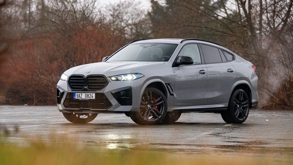 V tomhle autě přijdete o řidičák raz dva. Osmiválcové BMW X6 M umí jen dvě věci, ale pekelně dobře