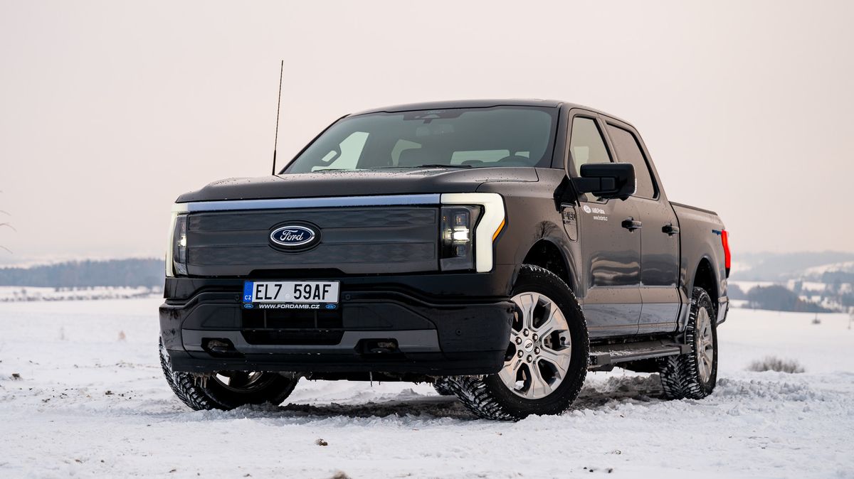 Ford F-150 Lightning: Konečně pořádný elektromobil, který ovšem žere jako tank. Přesto si jej zamilujete