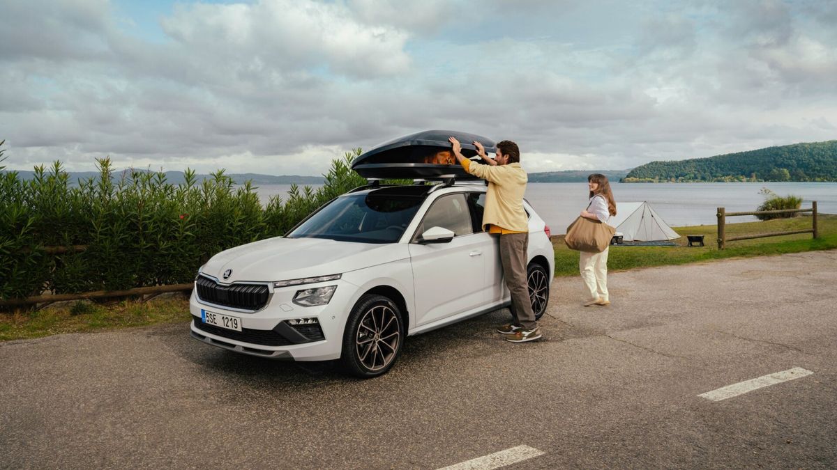 Dovolenkové minimum: Jak správně naložit auto? Zásadní otázka – kola na střechu, nebo na tažné? A pozor na zatížení střechy