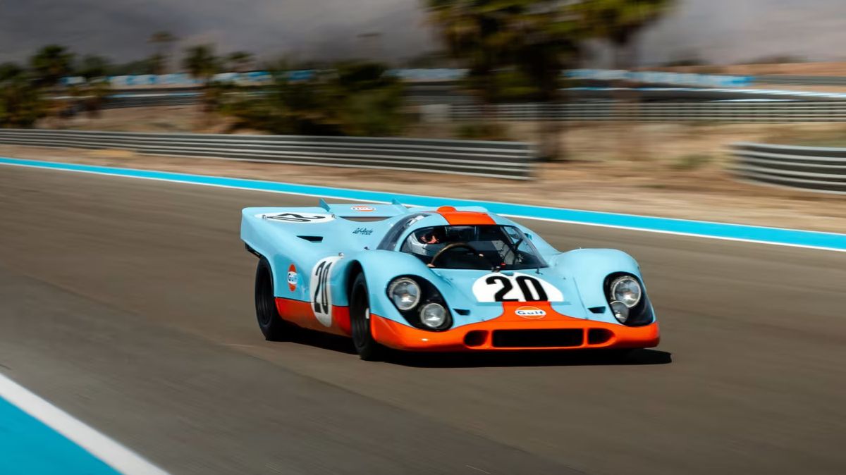 Ikonický závoďák po Stevu McQueenovi jde do aukce: Za kolik stovek milionů se vydraží slavné Porsche 917K z filmu Le Mans?