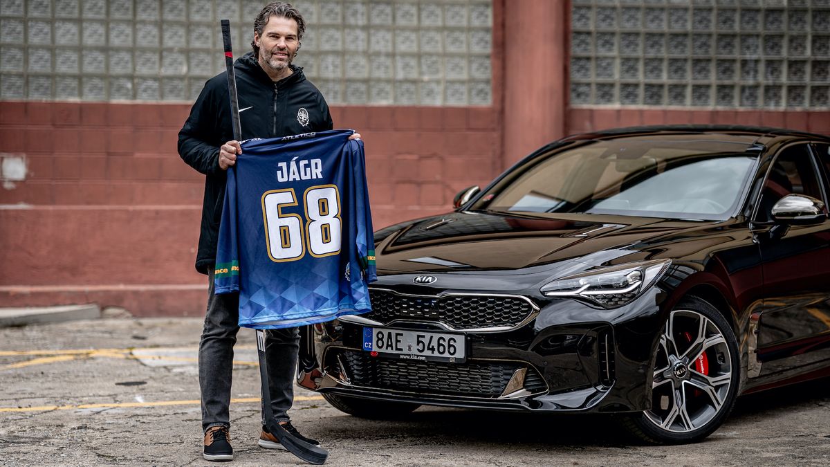 Jaromír Jágr má narozeniny! Jeho prvním autem byl Favorit, v garáži má Viper. Jinak je už ale dlouho věrný jedné značce