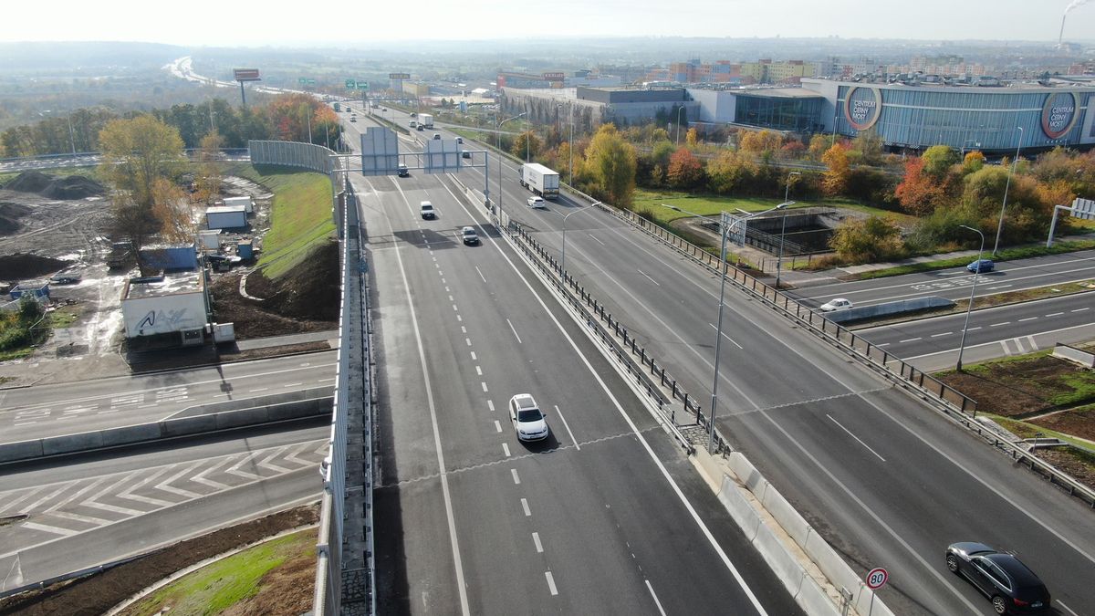 Je to oficiální! 150 km/h na dálnici, zjednodušení bodového systému a řízení od 17 let má zelenou