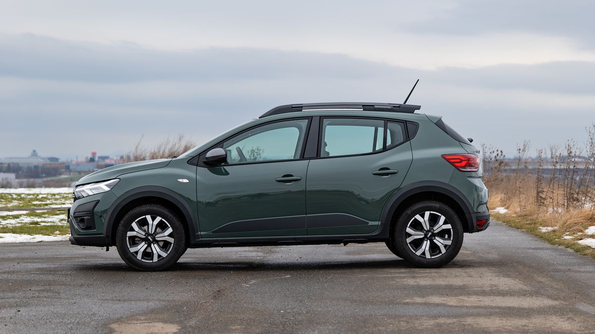 Dacia Sandero na elektřinu? Rumunská značka se připravuje na budoucnost, moderní techniku ale zaplatí někdo jiný