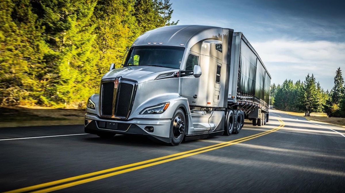 King Kenny, americká legenda Kenworth, je král mezi nákladními vozy: Letos slaví stovku