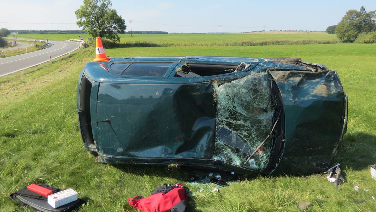 Nehody mladých řidičů nekončí špatně jenom kvůli nezkušenosti, podstatnou roli hrají i jiné faktory