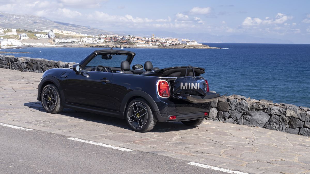 Vítr ve vlasech a elektřina pod kapotou: Mini nabídne Cooper SE i jako kabriolet