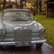 Mercedes-Benz 200 W110