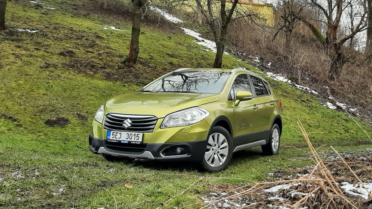 Atmosféra, manuál a čtyřkolka: Ojeté Suzuki S-Cross 1.6 VVT je dnes ohroženým druhem