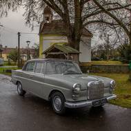 Mercedes-Benz 200 W110