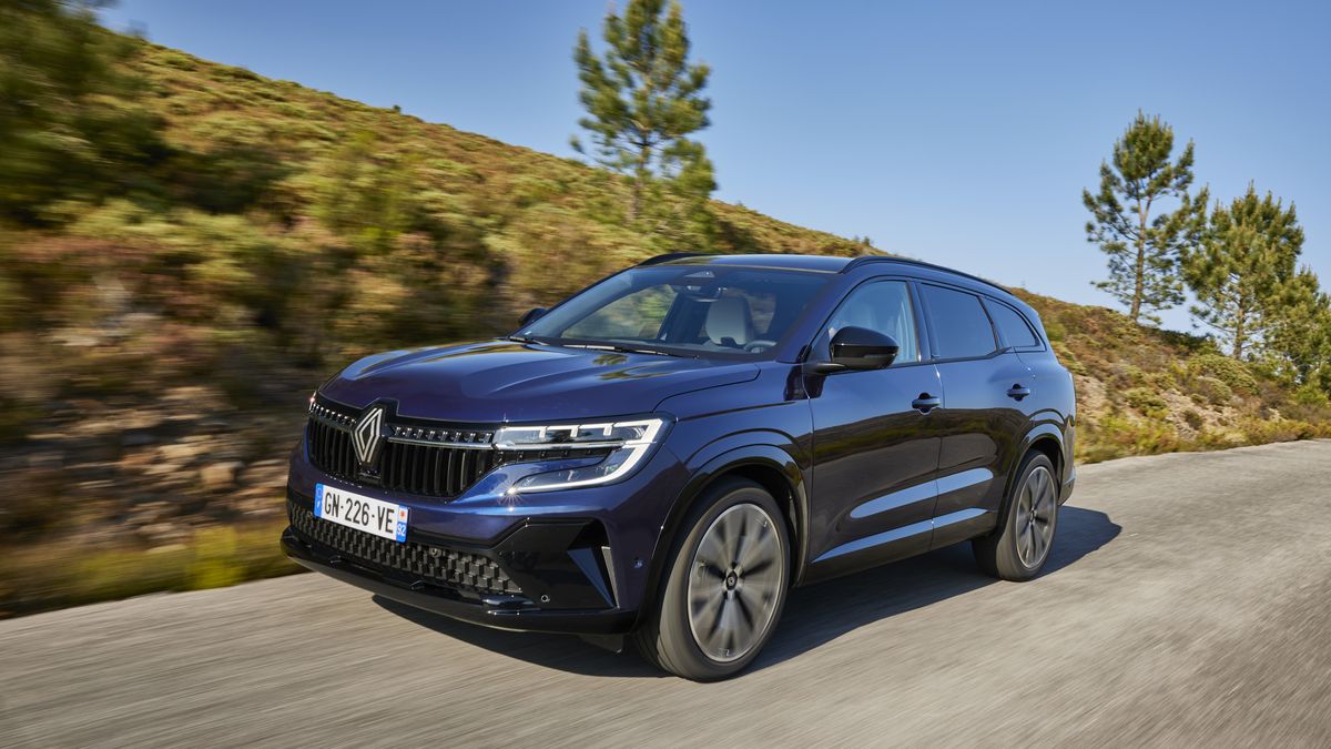Renault Espace je nová vlajková loď značky s tříválcem. Podporuje jej elektromotor, hybridní systém by však potřeboval vychytat mouchy