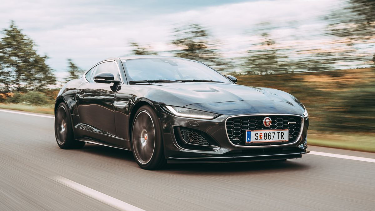 Dospělý sporťák bez dětinských cingrlátek: Jaguar F-Type je rozumné řešení krize středního věku