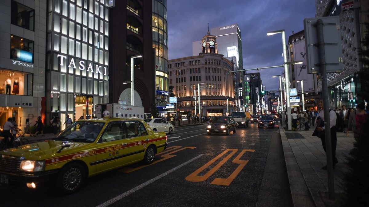 Tokijský taxikář byl zatčen a obviněn z úmyslného přejetí holuba