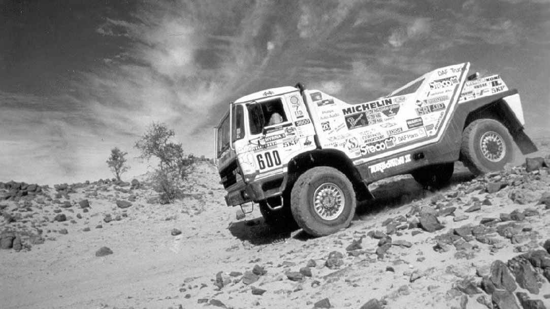 Zemřela Dakarská legenda: Létající holanďan Jan de Rooy přivedl na Dakar tisícikoňový DAF Turbotwin. V roce 1988 s ním jel na celkové vítězství, když pak…