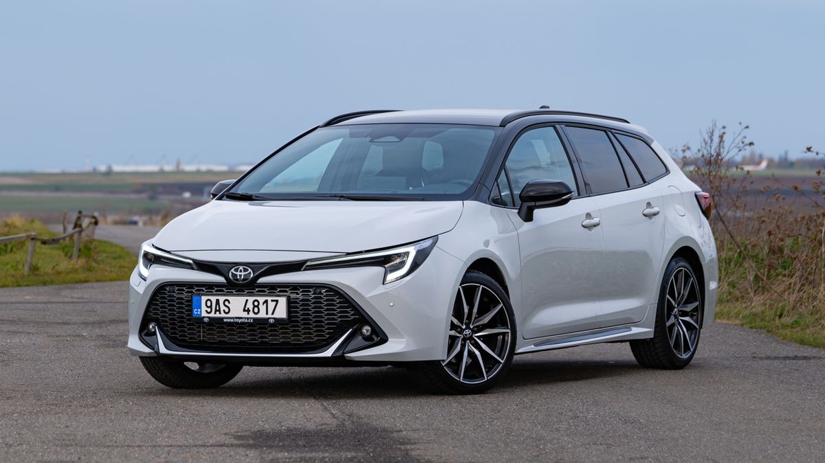 Má obrovský kufr, žere pět litrů, chlubí se spolehlivostí a koupíte ji se slevou: Toyota Corolla kombi je nedoceněné auto