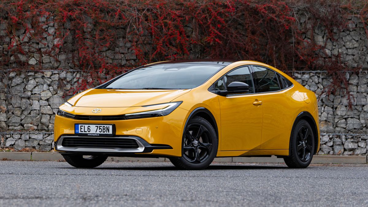 Z nudného zachránce planety atraktivní stylovkou: Toyota Prius pořád umí šetřit, ale skvěle u toho vypadá