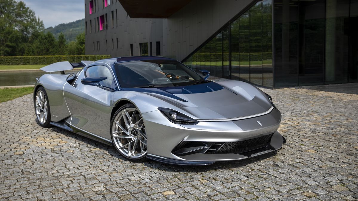 V Česku se otevřel unikátní showroom v horách, který nabízí jediné auto za skoro 70 milionů