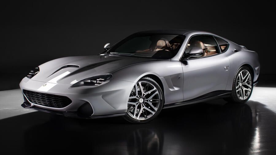 Přepracované devadesátkové Ferrari 550 Maranello s V12 a manuálem je učiněný automobilový skvost. Originál překonává snad ve všem