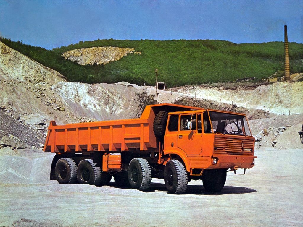 Tatra 813