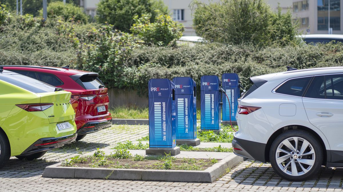 Zařadí Evropa elektrickou zpátečku? Nulové emise jsou prý chvályhodné, ale ne za každou cenu