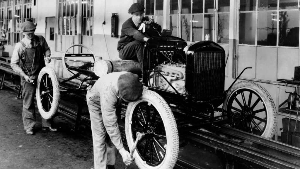 Začátek průmyslové revoluce: Před 110 lety zavedl Ford ve své továrně první pásovou výrobu