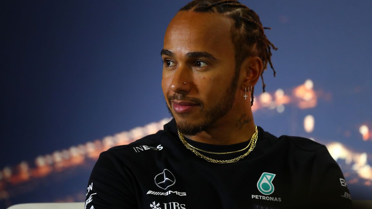 Přestupová bomba? Hamilton by mohl ve Formuli 1 jezdit za Ferrari, stáj už mu nabídla smlouvu