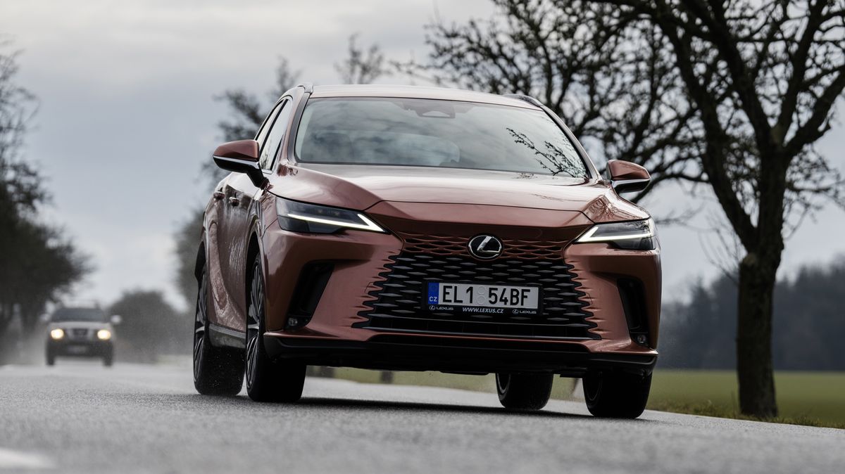 Lexus RX poprvé v Česku: Vyzkoušeli jsme všechny novinky a projeli všechny motorizace