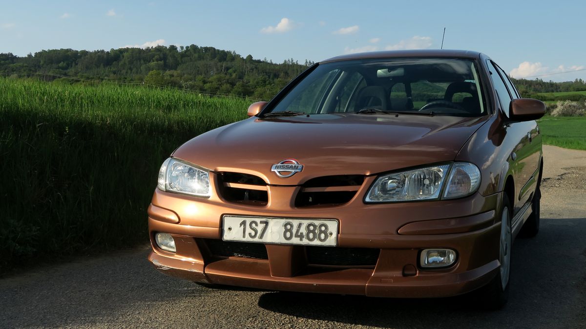 Trocha zábavy za pár korun: Přiostřený hatchback Nissan Almera Sport umí překvapit