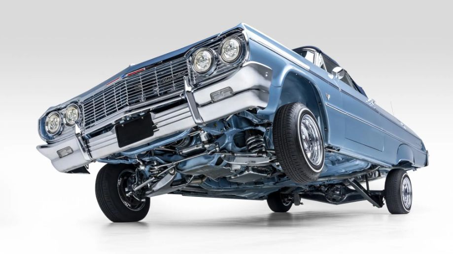 Tančící Chevrolet Impala se vydražil za více než 3 miliony Kč aneb Amerika nemusí být jen na sprinty