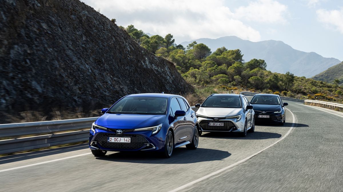 Nová Toyota Corolla vypadá stejně, ale má silnější i úspornější nové hybridy