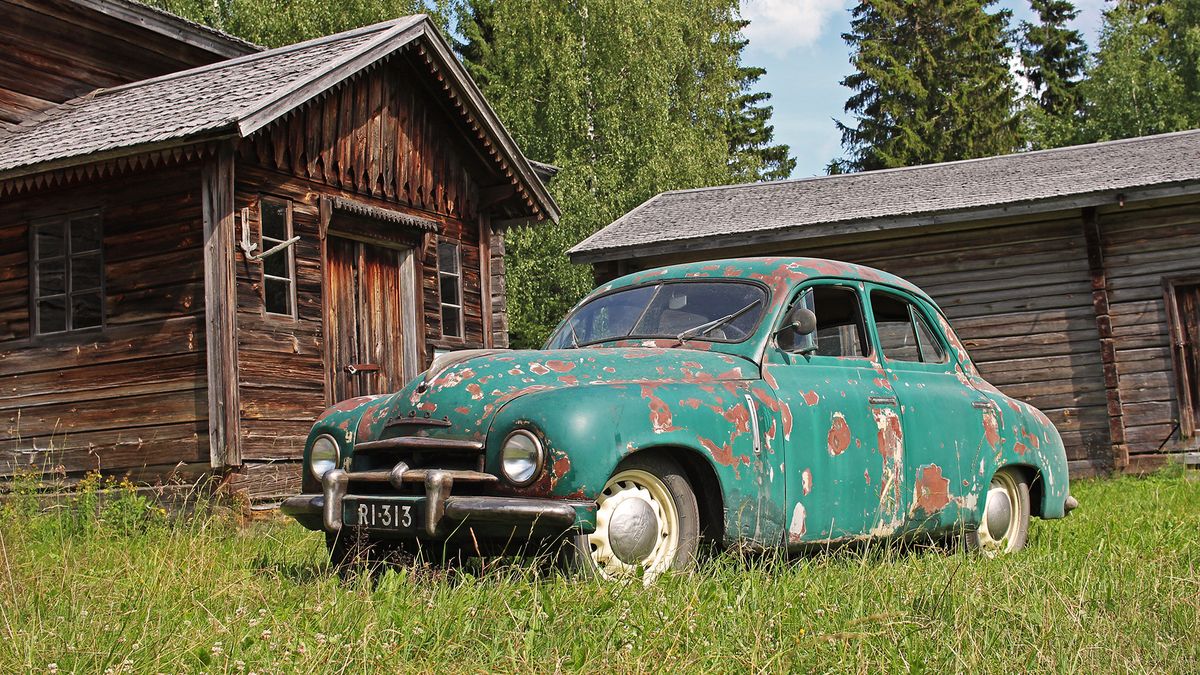 Fin jezdí škodovkou každý den. 70 let starou škodovkou… Ta navíc svůj věk neskrývá, slouží prý ale spolehlivě