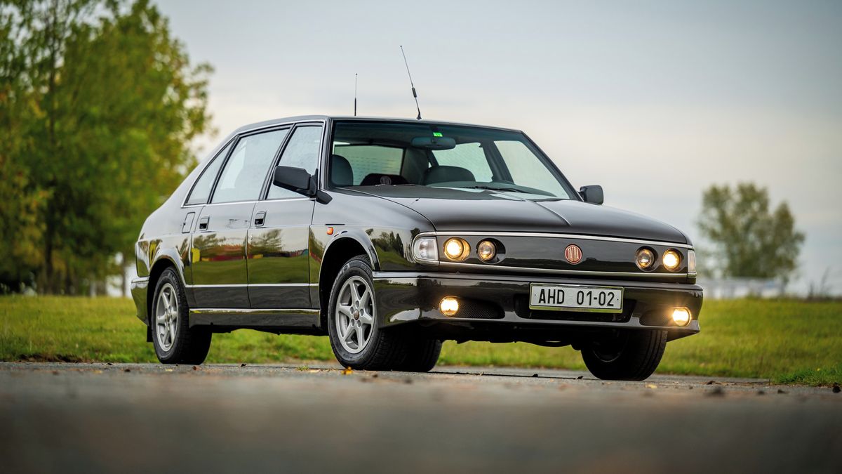 Před 30 lety se představila Tatra 700. Klenot českého motorismu vznikl narychlo, doplatil na vysokou cenu i politiku