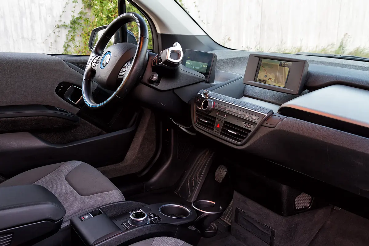 Ojete Bmw I3 Rex Laka Na Jistotu Dojezdu Ale Zatajuje Drahe Opravy