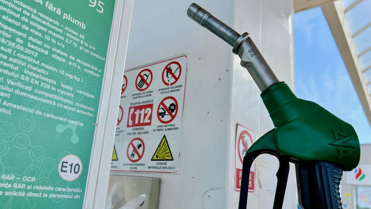Nové palivo E10 nechutná některým oblíbeným škodovkám. Oficiální řešení už neexistuje, motoristé jsou odkázáni na jedinou alternativu