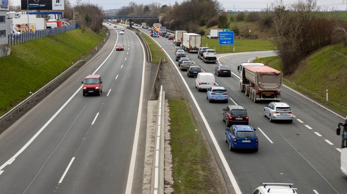 Češi mají nebývalý zájem o dálniční známky. Ve špičce nakoupili rekordní množství