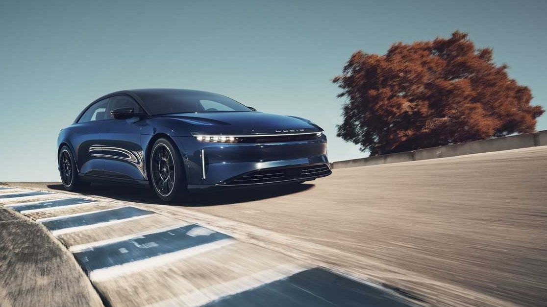 Nová Tesla, nebo žumpa na peníze: Start-up Lucid má obrovský potenciál, ale neselže ještě na startu?
